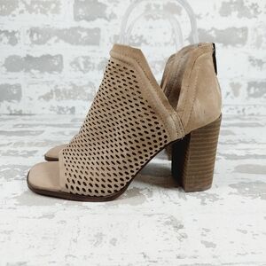 New Vince Camuto Katnina Perforated Nubuck Open Toe Shooties A957